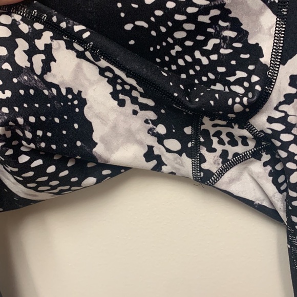 Lululemon cropped leggings - Picture 3 of 9